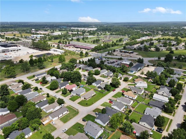 2515 SE 4th Street, Bentonville, AR 72712