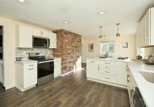 4 Oriole Way, Plymouth, MA 02360