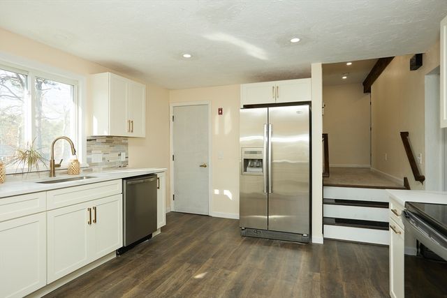 4 Oriole Way, Plymouth, MA 02360