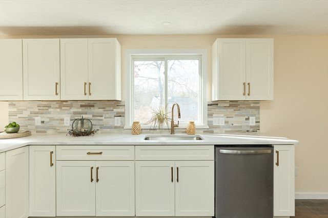 4 Oriole Way, Plymouth, MA 02360