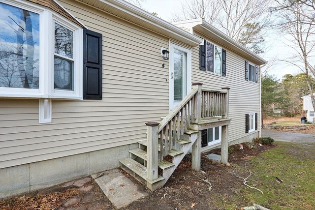 4 Oriole Way, Plymouth, MA 02360