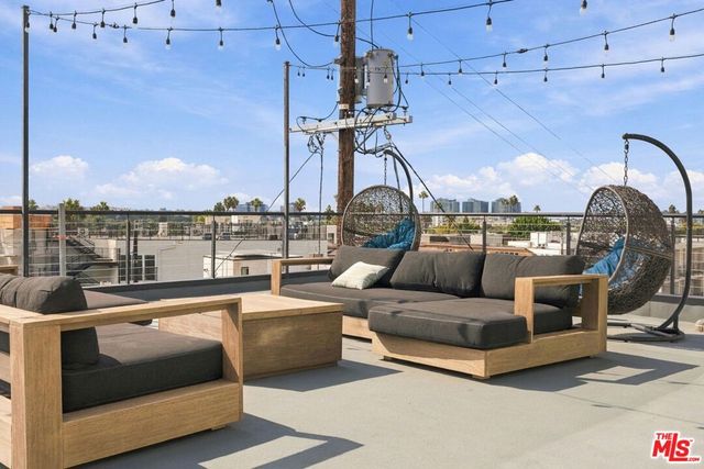 12770 Caswell Avenue 201, Los Angeles, CA 90066
