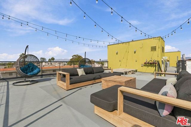 12770 Caswell Avenue 201, Los Angeles, CA 90066