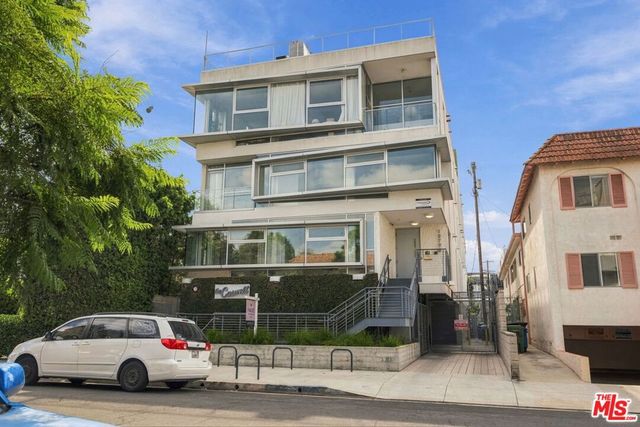 12770 Caswell Avenue 201, Los Angeles, CA 90066