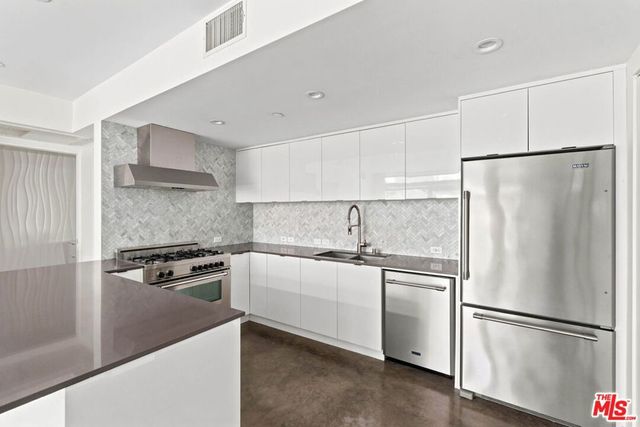 12770 Caswell Avenue 201, Los Angeles, CA 90066