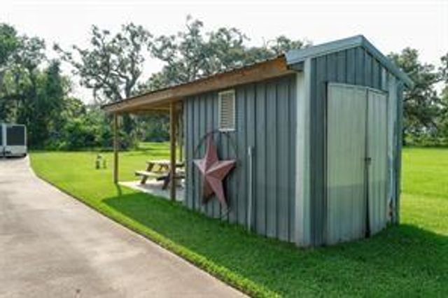 915 Live Oak Drive, Jones Creek, TX 77541