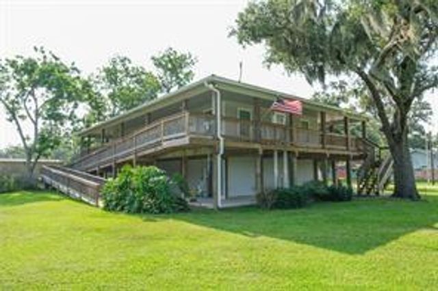 915 Live Oak Drive, Jones Creek, TX 77541