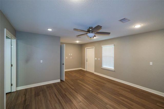 915 Live Oak Drive, Jones Creek, TX 77541