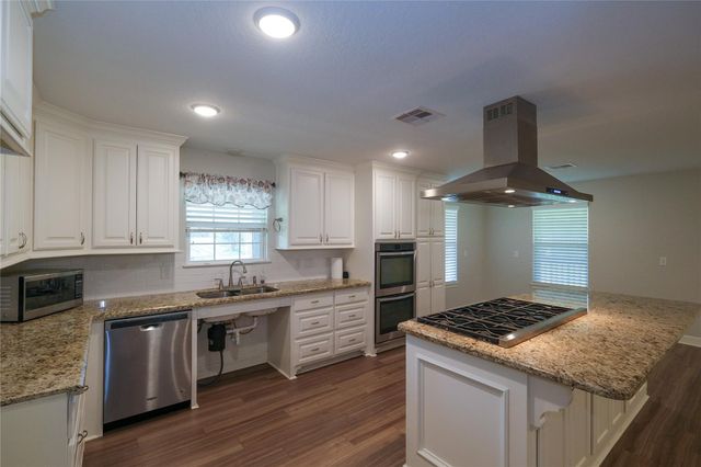 915 Live Oak Drive, Jones Creek, TX 77541