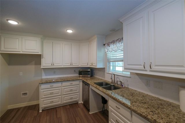 915 Live Oak Drive, Jones Creek, TX 77541