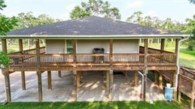 915 Live Oak Drive, Jones Creek, TX 77541