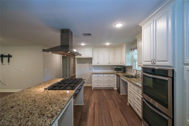 915 Live Oak Drive, Jones Creek, TX 77541