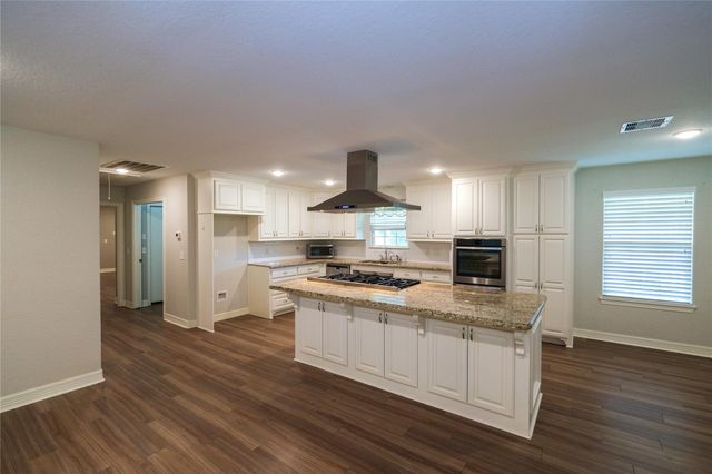 915 Live Oak Drive, Jones Creek, TX 77541