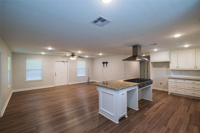 915 Live Oak Drive, Jones Creek, TX 77541