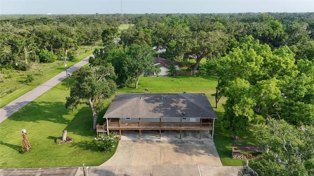 915 Live Oak Drive, Jones Creek, TX 77541