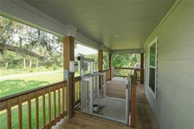 915 Live Oak Drive, Jones Creek, TX 77541