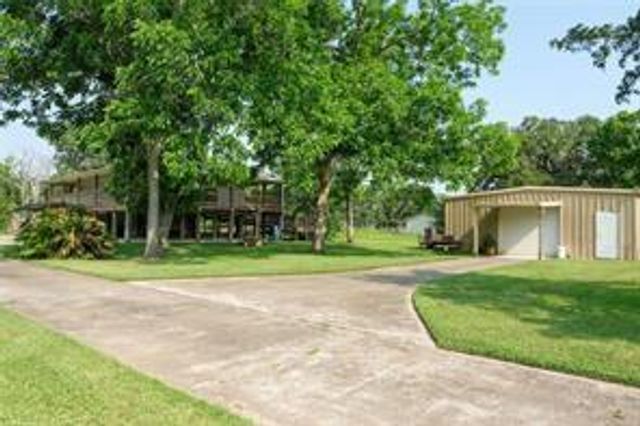 915 Live Oak Drive, Jones Creek, TX 77541