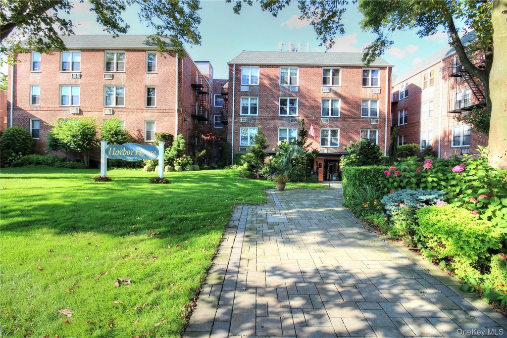 16 Main Street 2-Q, East Rockaway, NY 11518