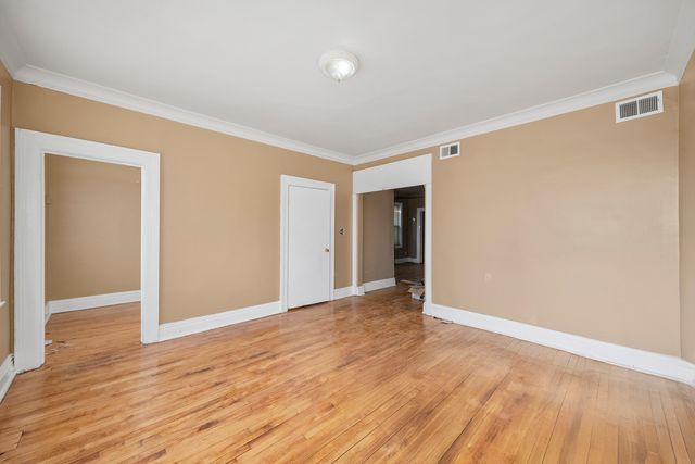 5938 S La Salle Street, Chicago, IL 60621