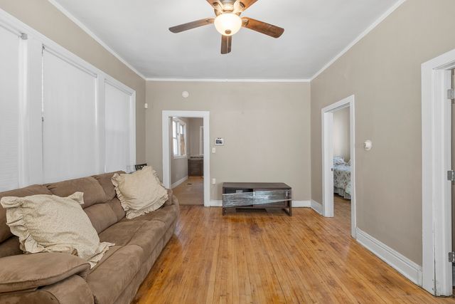 5938 S La Salle Street, Chicago, IL 60621