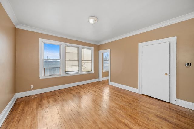5938 S La Salle Street, Chicago, IL 60621
