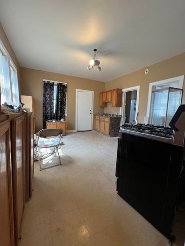5938 S La Salle Street, Chicago, IL 60621