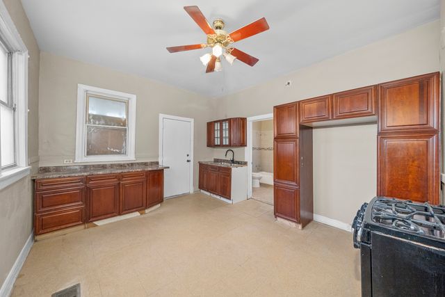 5938 S La Salle Street, Chicago, IL 60621