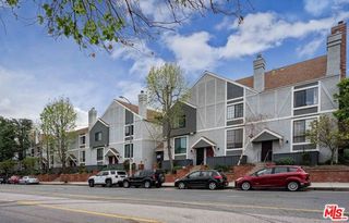 18100 Burbank Boulevard 26, Tarzana (los Angeles), CA 91356