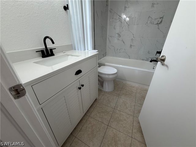 8245 Ibis Club DR 403, Naples, FL 34104