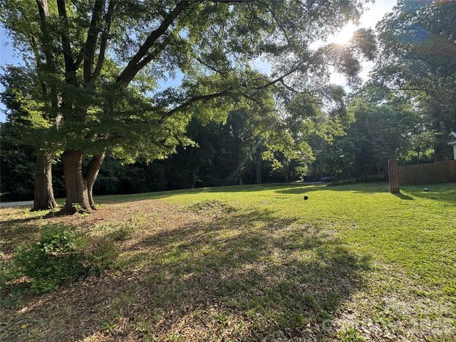 3035 Ross Avenue, Charlotte, NC 28208