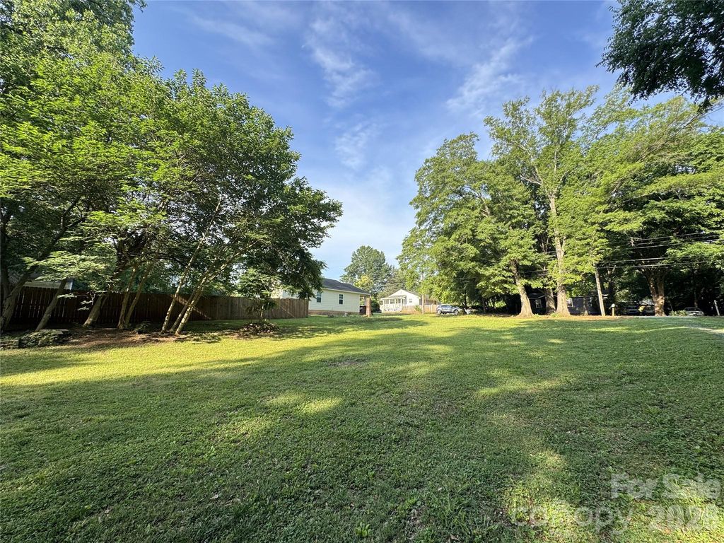 3035 Ross Avenue, Charlotte, NC 28208