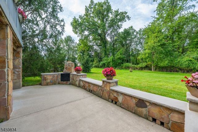 14 Jaclyn Dr, East Hanover Twp., NJ 07936
