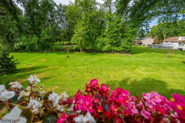 14 Jaclyn Dr, East Hanover Twp., NJ 07936