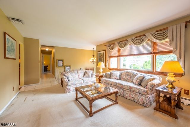 14 Jaclyn Dr, East Hanover Twp., NJ 07936