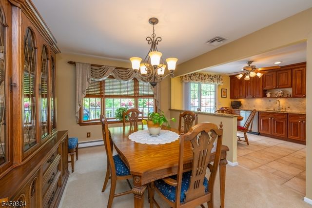 14 Jaclyn Dr, East Hanover Twp., NJ 07936
