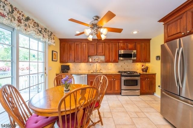 14 Jaclyn Dr, East Hanover Twp., NJ 07936
