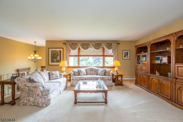 14 Jaclyn Dr, East Hanover Twp., NJ 07936