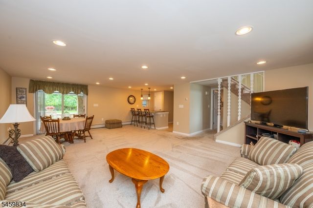 14 Jaclyn Dr, East Hanover Twp., NJ 07936