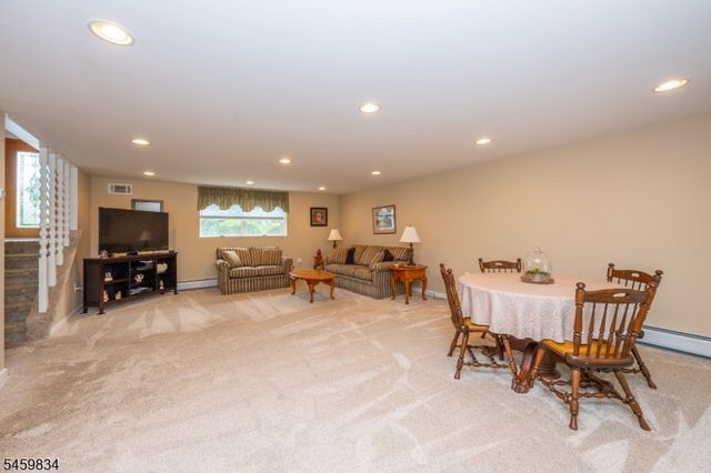 14 Jaclyn Dr, East Hanover Twp., NJ 07936
