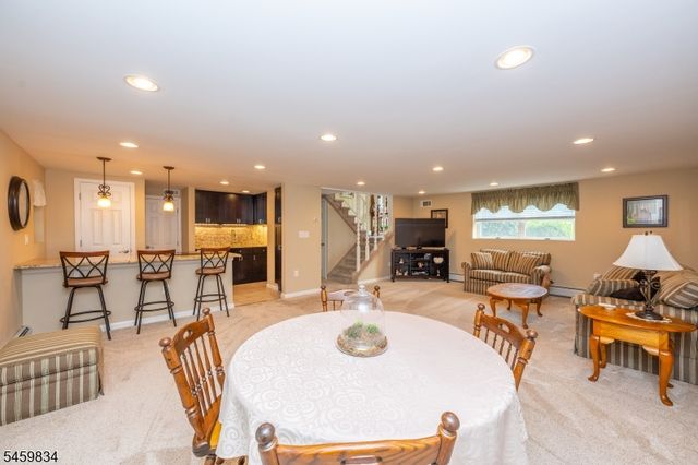 14 Jaclyn Dr, East Hanover Twp., NJ 07936