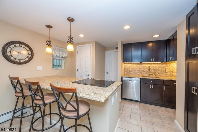 14 Jaclyn Dr, East Hanover Twp., NJ 07936