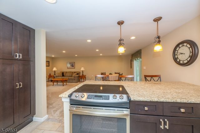 14 Jaclyn Dr, East Hanover Twp., NJ 07936