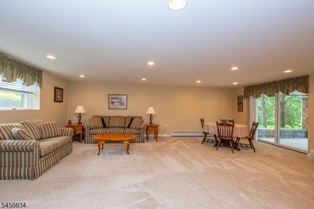 14 Jaclyn Dr, East Hanover Twp., NJ 07936
