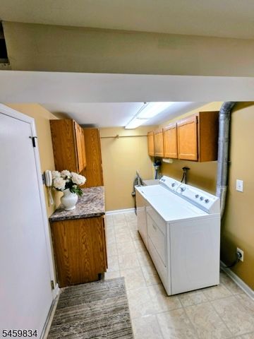 14 Jaclyn Dr, East Hanover Twp., NJ 07936