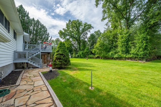 14 Jaclyn Dr, East Hanover Twp., NJ 07936