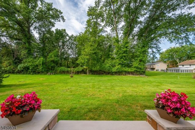 14 Jaclyn Dr, East Hanover Twp., NJ 07936