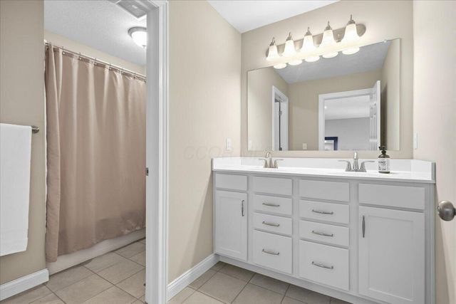 8000 Narrow Leaf Drive, Blacklick, OH 43004