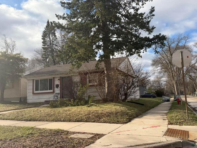 5733 W Custer AVENUE, Milwaukee, WI 53218