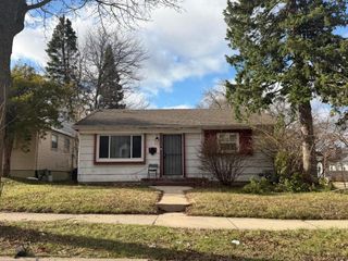 5733 W Custer AVENUE, Milwaukee, WI 53218