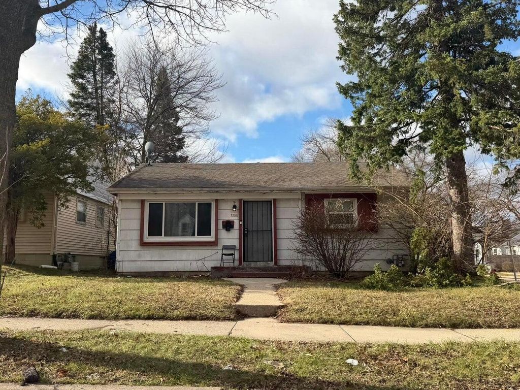 5733 W Custer AVENUE, Milwaukee, WI 53218